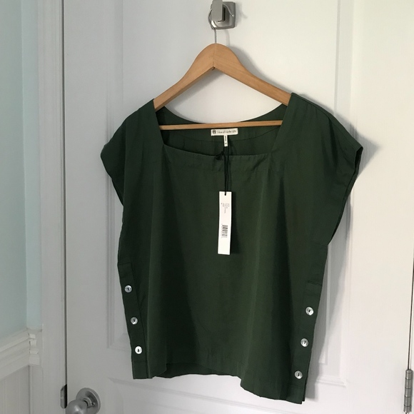HIGH FASHION TOPAZ TOP IN ARMY GREEN NWT - Picture 5 of 8